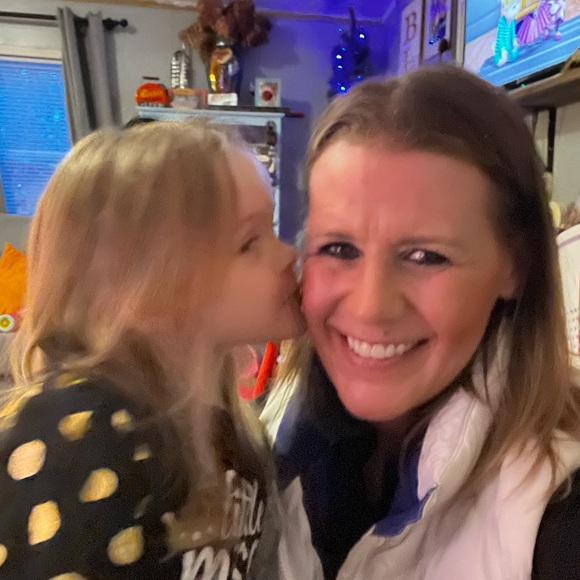 Meet your Posher, Heather - Picture 2 of 8